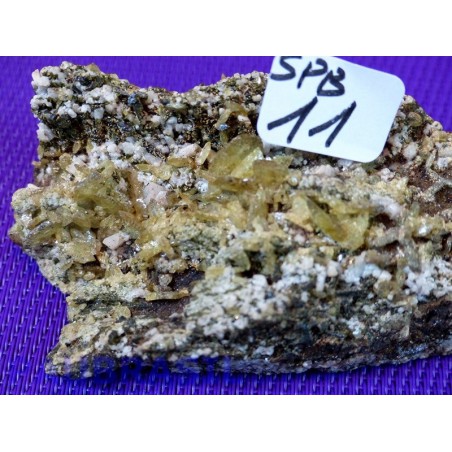 Titanite  Sphène brute sur gneiss 252 gr SUPERBE Brésil