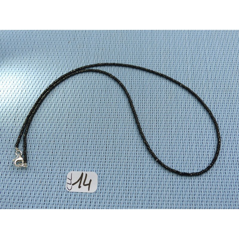 Collier Spinelle noir 44 cm environ en perles facettées de 2mm environ