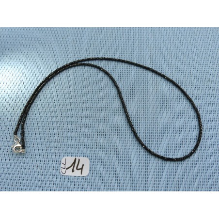 Collier Spinelle noir 44 cm environ en perles facettées de 2mm environ Collier Spinelle noir 44 cm environ en perles facettées de 2mm environ