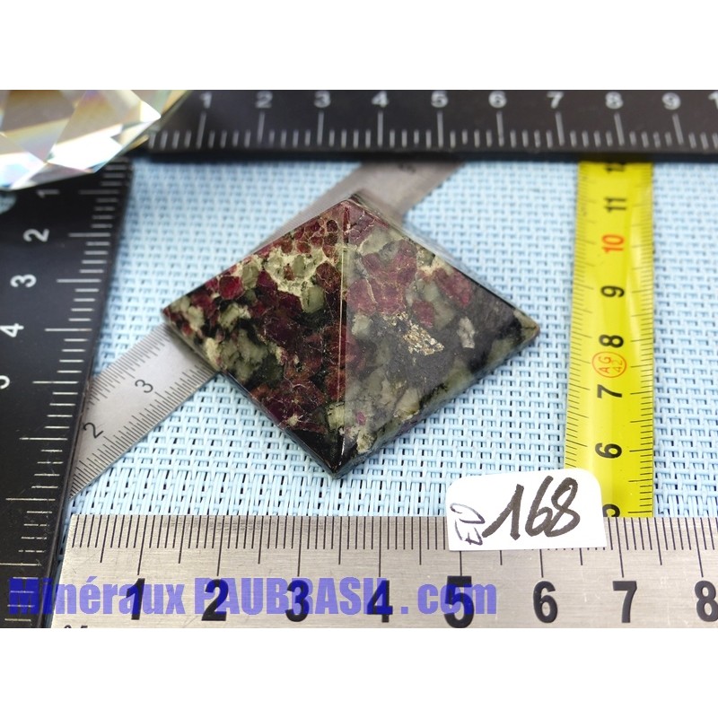 Pyramide en Eudialite Eudialyte 40mm base 45gr