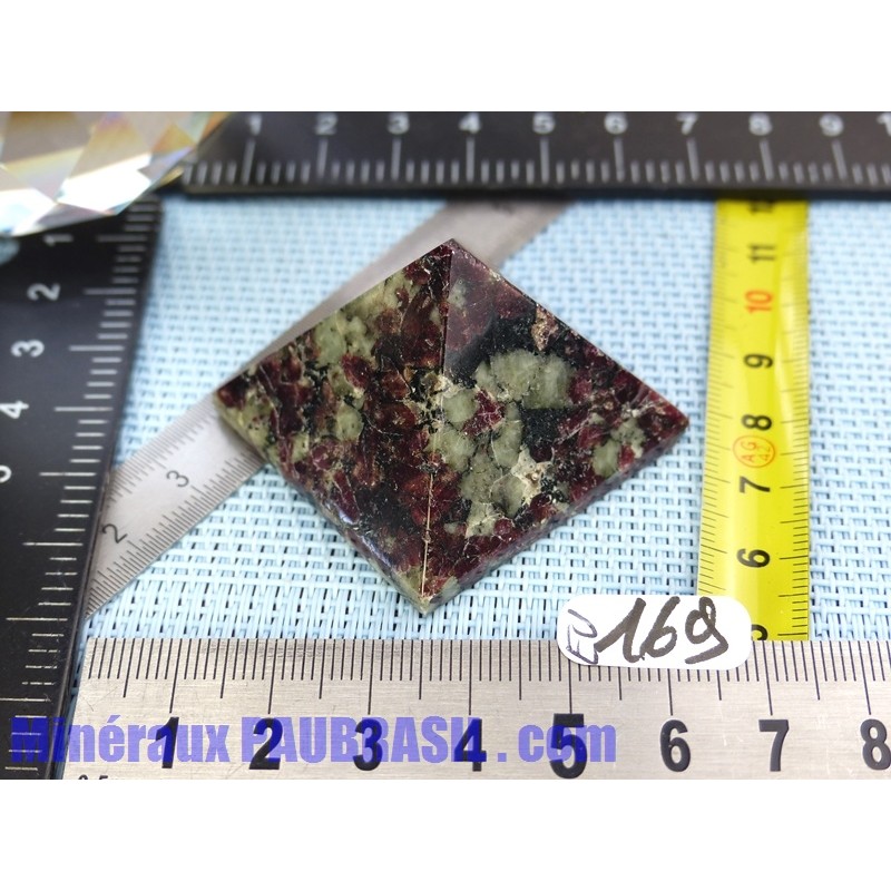 Pyramide en Eudialite Eudialyte 40mm base 54gr