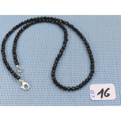 Collier Spinelle noir 44 cm environ en perles facettées de 3 - 4mm environ