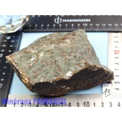 Jadeite à inclusions de grenats de Namibie pierre brute 903g rare