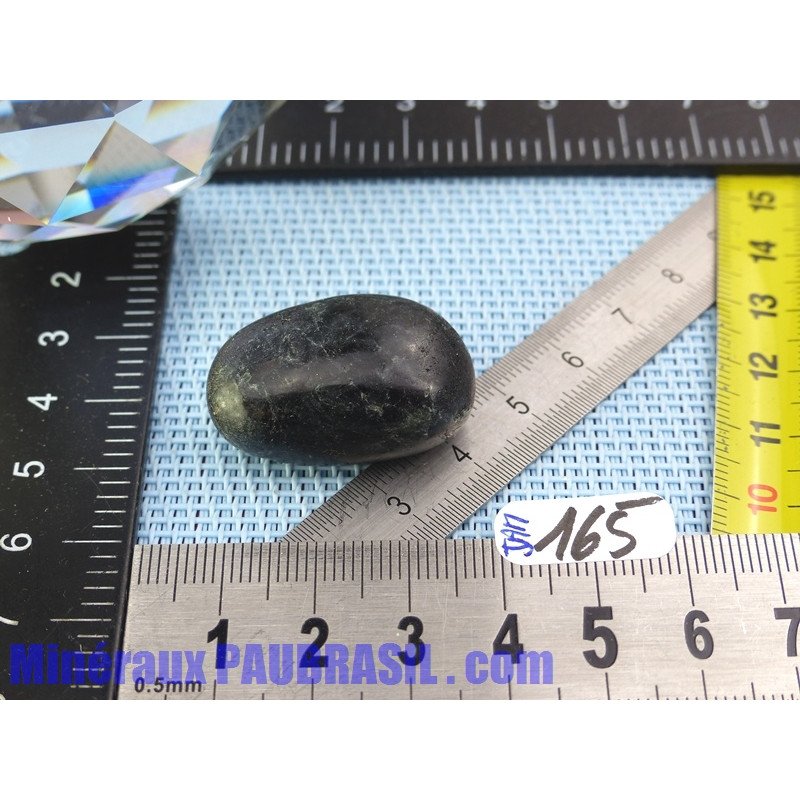 Jade magnétite ou jade noir pierre roulée de 17g