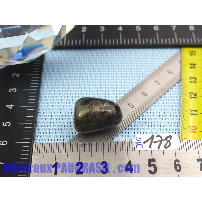 Jade magnétite ou jade noir pierre roulée de 12g