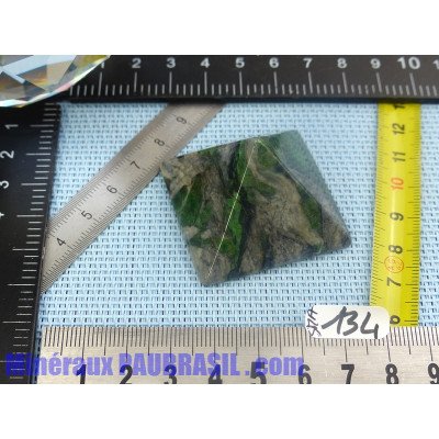 Pyramide en Smaragdite du Cap Corse 40x40mm base 53g