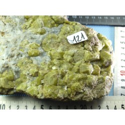 Grenat vert grossulaire du Mali en pierre brute sur macle 1710g rare