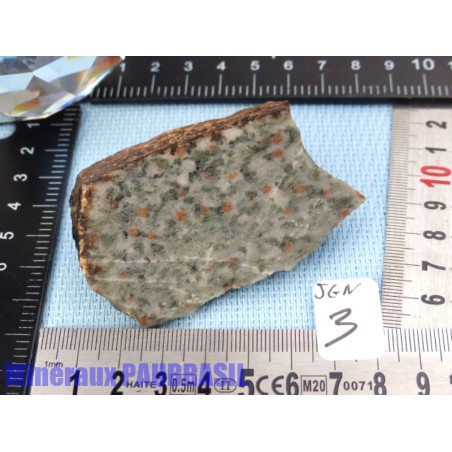 Jadeite à inclusions de grenats de Namibie pierre brute 103g rare