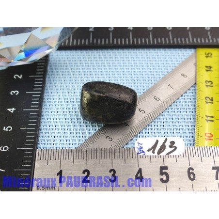 Jade magnétite ou jade noir pierre roulée de 12g Jade magnétite ou jade noir pierre roulée de 12g