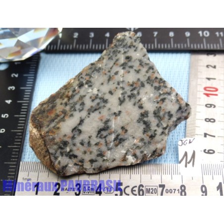 Jadeite à inclusions de grenats de Namibie pierre brute 131g rare